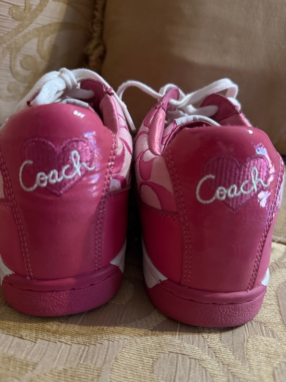 Coach Norra Signature "C" monogram pink sneakers preowned. - Picture 8 of 16